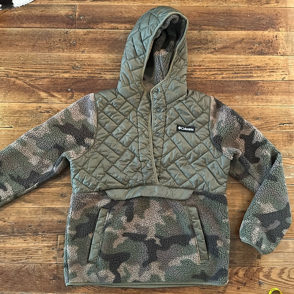 Women’s Columbia Sweet View Hooded Fleece Half Zip Pullover. Green/Camouflage.